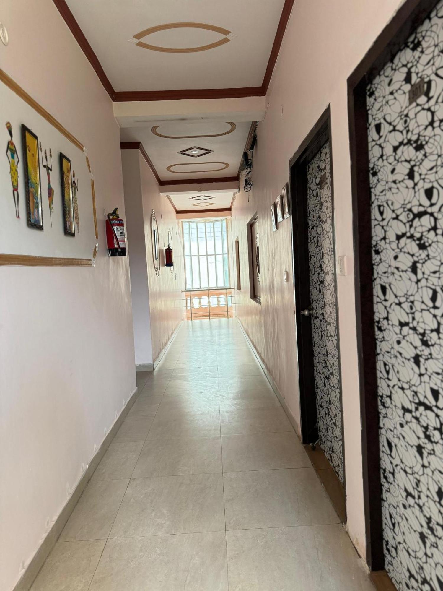 Sattva Cafe And Motel Rishīkesh Zewnętrze zdjęcie