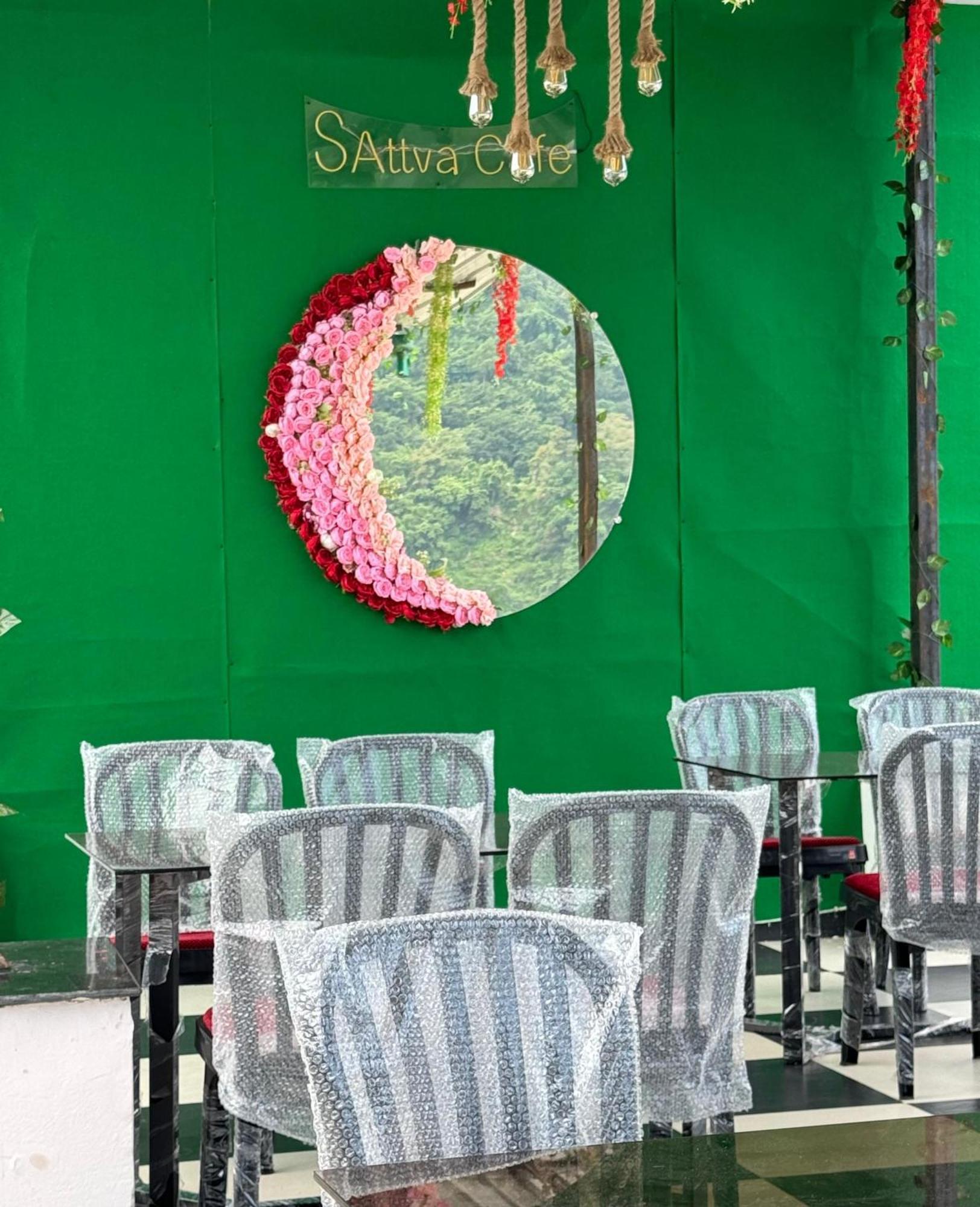 Sattva Cafe And Motel Rishīkesh Zewnętrze zdjęcie