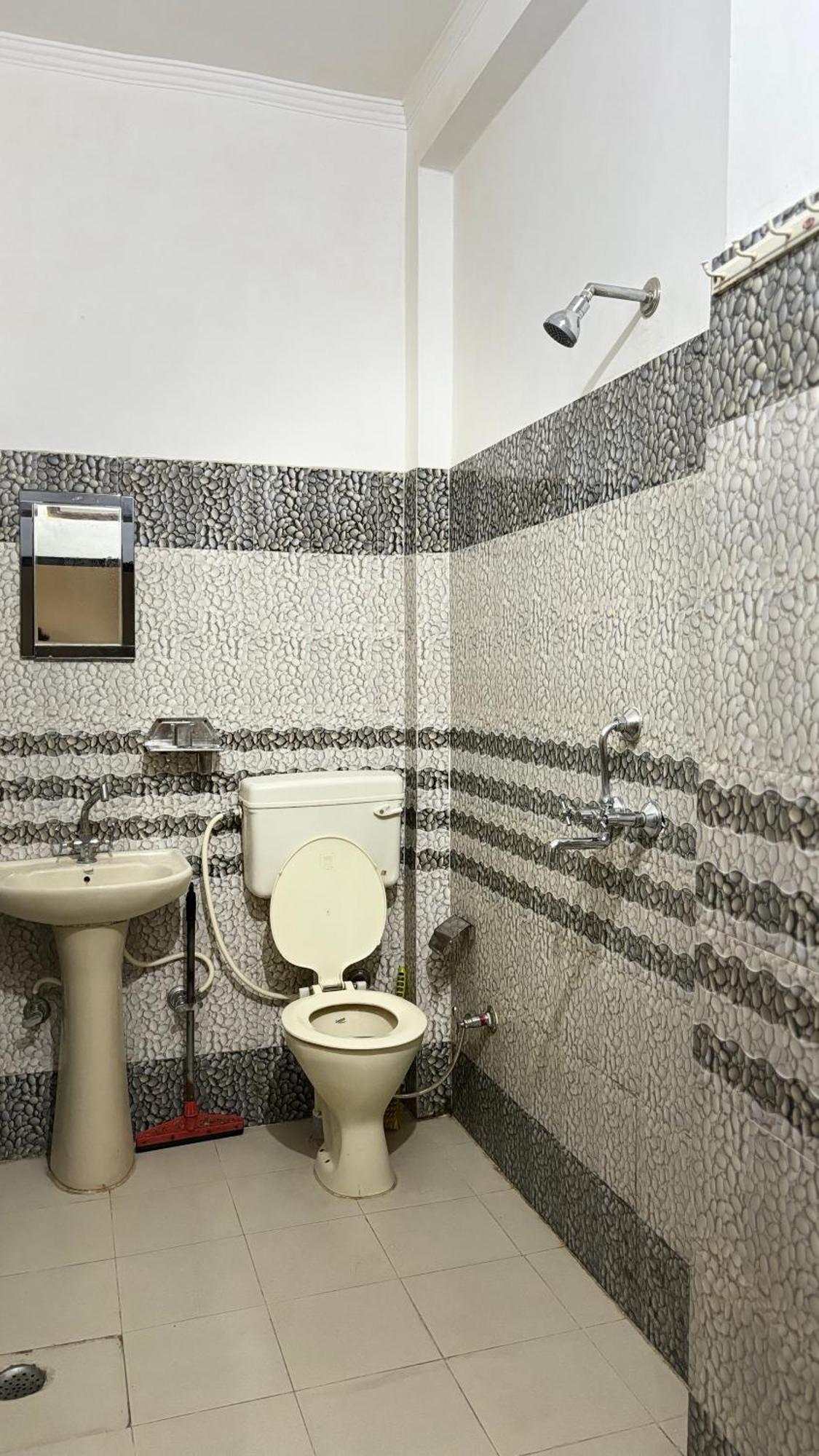 Sattva Cafe And Motel Rishīkesh Zewnętrze zdjęcie