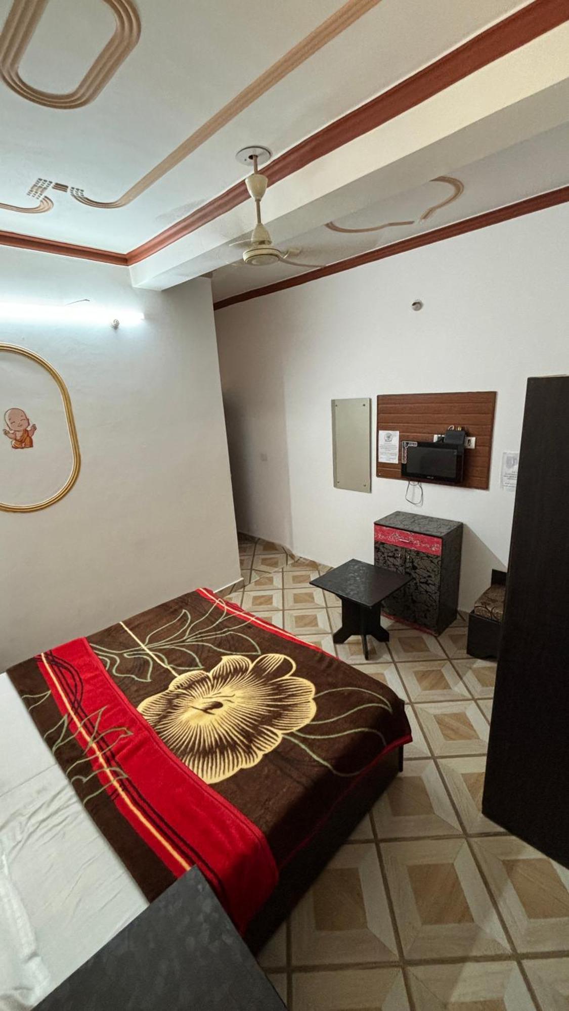 Sattva Cafe And Motel Rishīkesh Zewnętrze zdjęcie