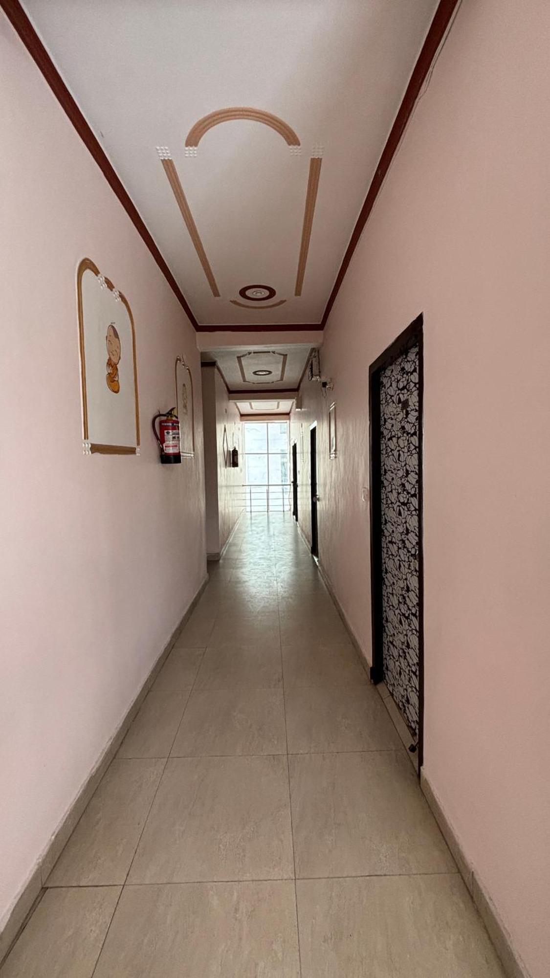 Sattva Cafe And Motel Rishīkesh Zewnętrze zdjęcie