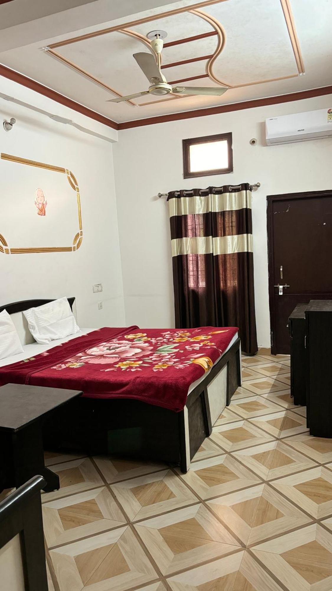 Sattva Cafe And Motel Rishīkesh Zewnętrze zdjęcie