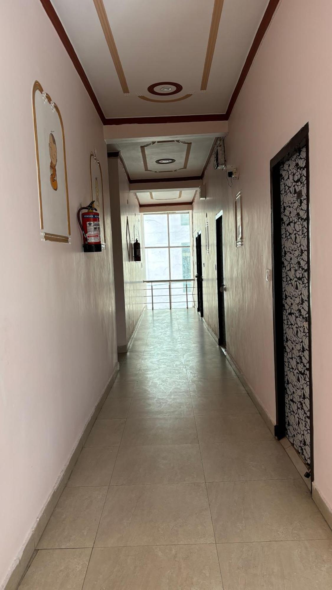 Sattva Cafe And Motel Rishīkesh Zewnętrze zdjęcie