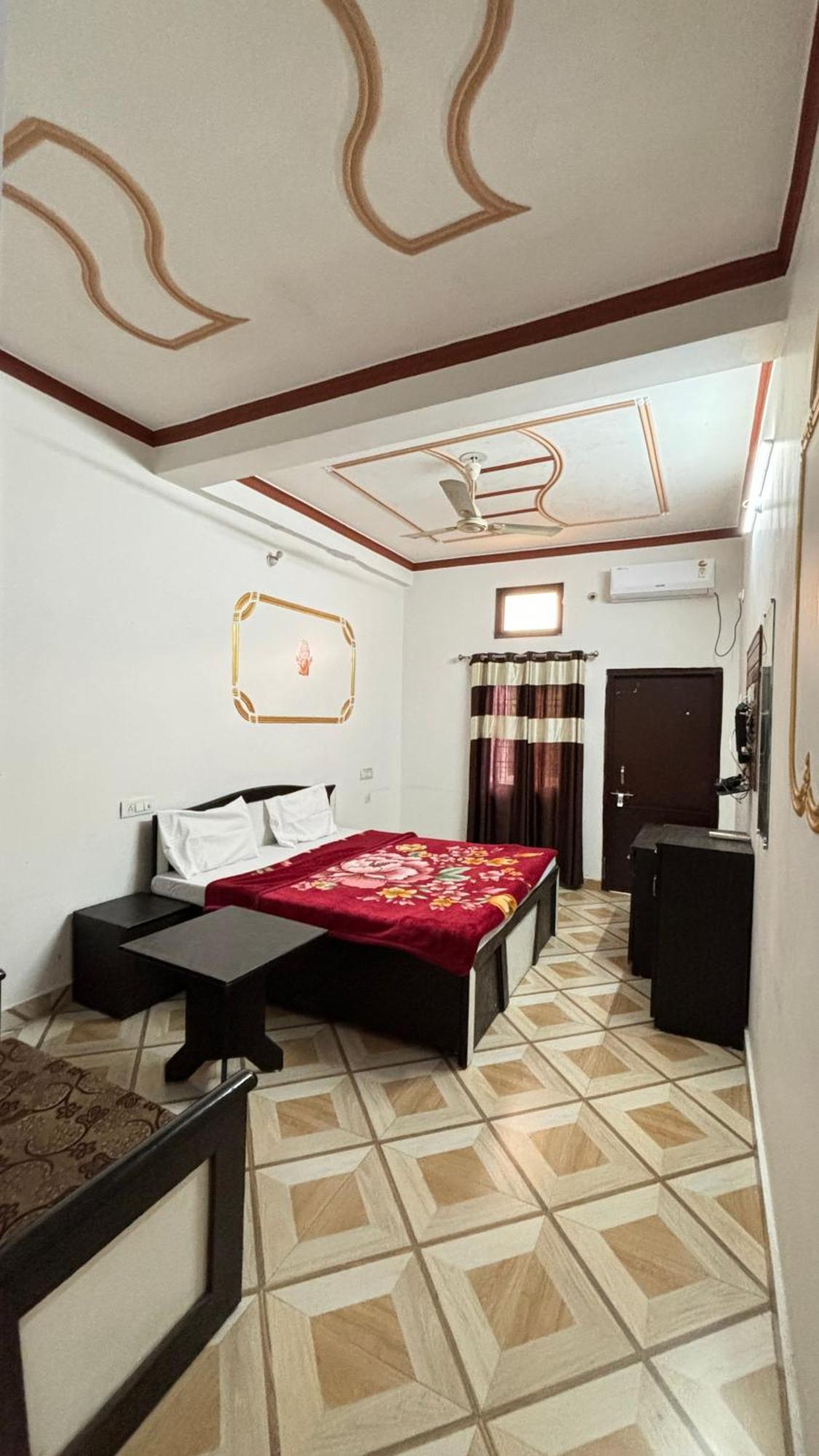 Sattva Cafe And Motel Rishīkesh Zewnętrze zdjęcie