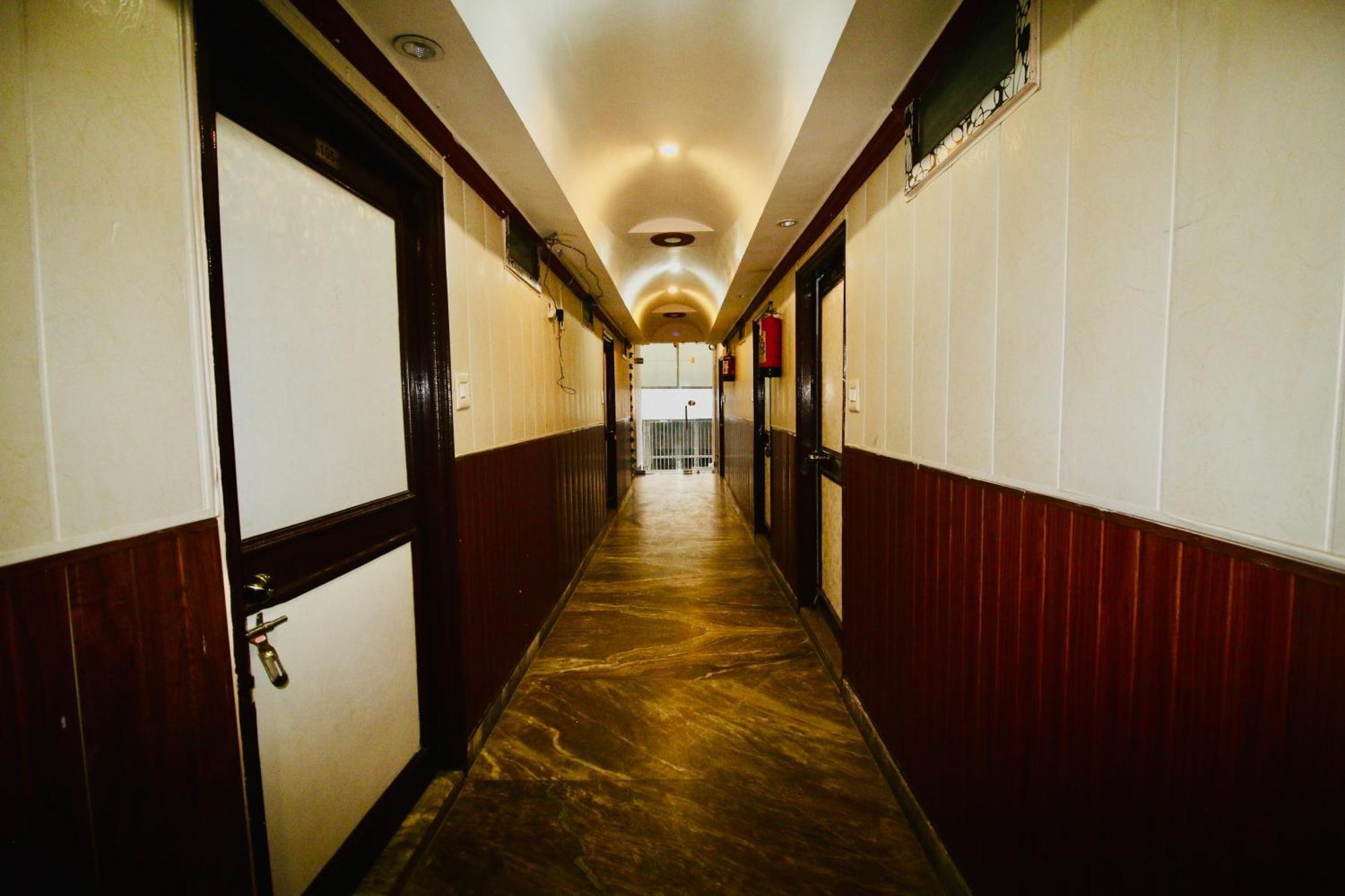 Sattva Cafe And Motel Rishīkesh Zewnętrze zdjęcie