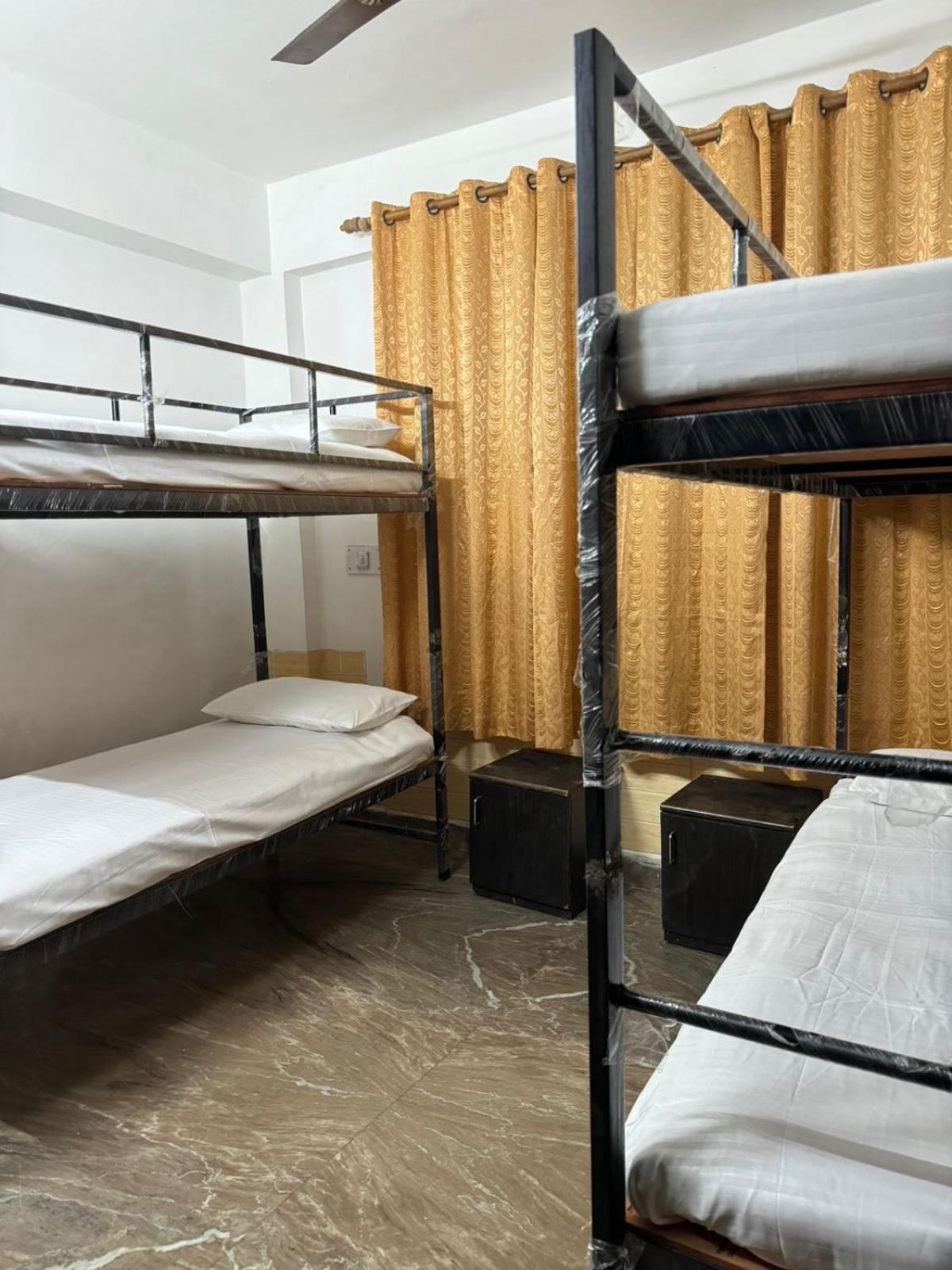 Sattva Cafe And Motel Rishīkesh Zewnętrze zdjęcie